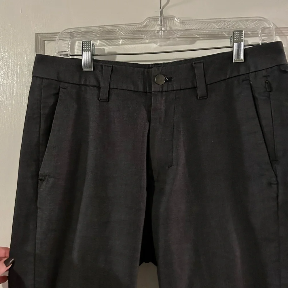 Lululemon commission pant in textured dark gray